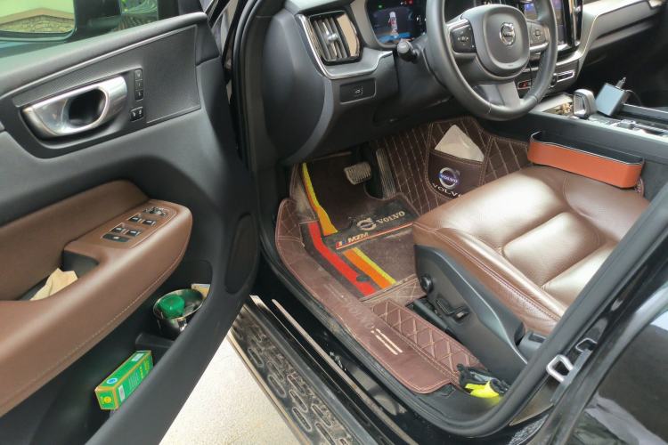 Used Volvo XC60 2023 B5 4x4 Smart Luxury Edition Driver Seat