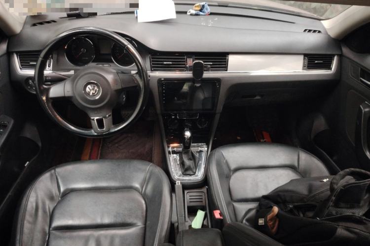 Used Volkswagen Bora 2014 1.6L Automatic Fashion Model Center Console