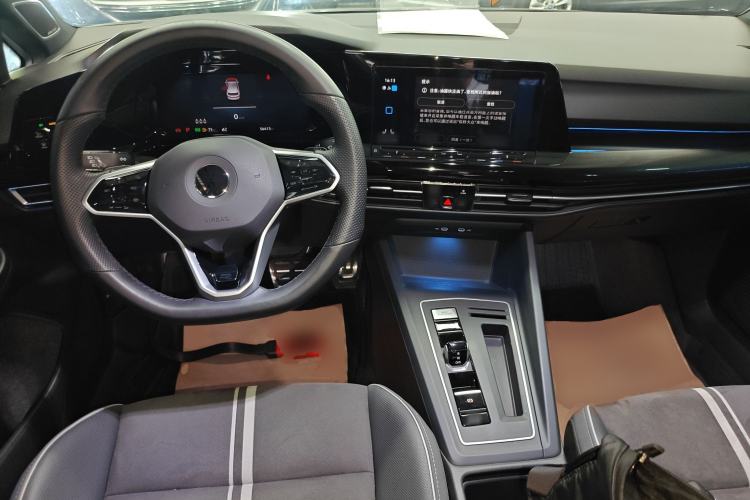 Used Volkswagen Golf 2023 Facelift 280TSI DSG R-Line Lite Center Console