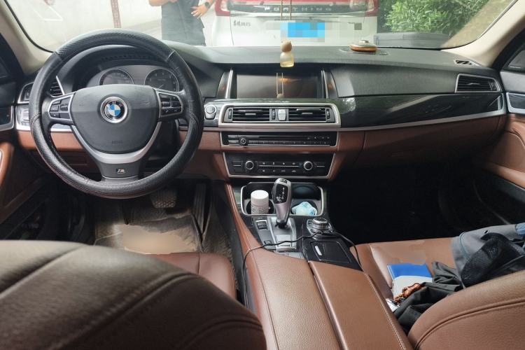 Used BMW 5 Series 2014 520Li Elegant Model
