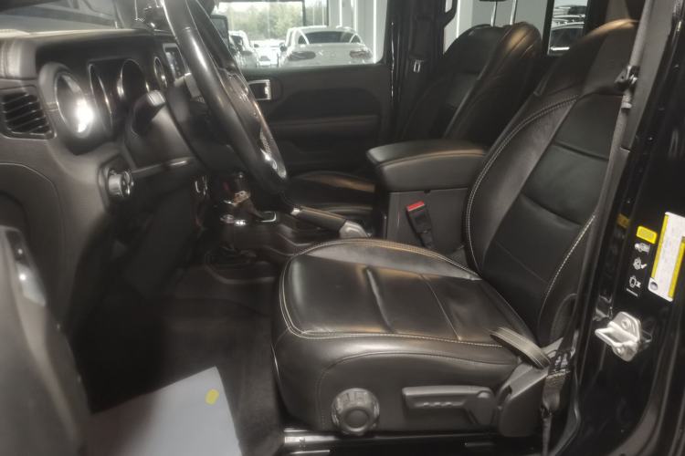 Used Jeep Wrangler 2019 2.0T Sahara Four-Door Version China VI Emission Standard
