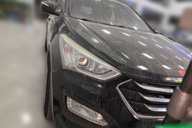 Used Hyundai Santa Fe 2013 2.4L Automatic 4x4 Comfort Edition Front Right 45 Deg