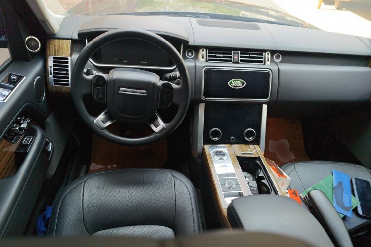 Used Land Rover Range 2018 3.0 SC V6 Vogue Extended-Length Model Center Console