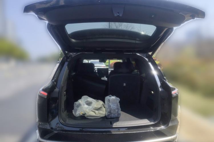 Used ONVO Luxeed L90 2025 Model—Ultra Six-Seater Version
