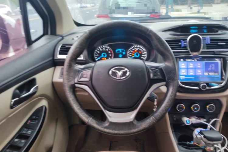 Used FAW Yingzhi 737 2016 1.5L CVT Luxury Navigation Edition Steering Wheel