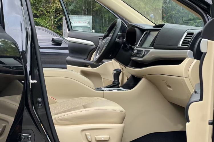 Used Toyota Highlander 2018 2.0T Four-Wheel Drive Luxury Version 7 Seats China VI Standard
