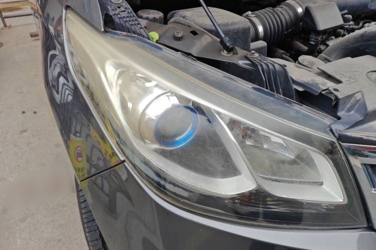 Used SAIC MAXUS G10 2015 2.0T Automatic Anniversary Edition Right Front Headlight