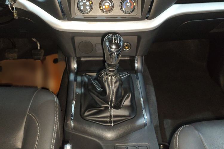 Used Dongfeng Ruichi 6 2023 Revised Version 2.3T Manual Two-Wheel Drive Diesel Standard Trim with Long Cargo Bed
