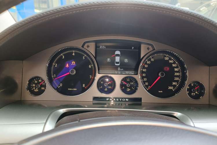 Used Volkswagen Phaeton 2011 3.6L V6 4-Seater Extended-Length Individual Edition
