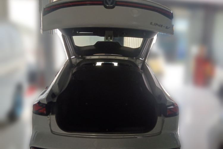 Used CHANGAN UNI-V 2022 1.5T Sport Edition Trunk