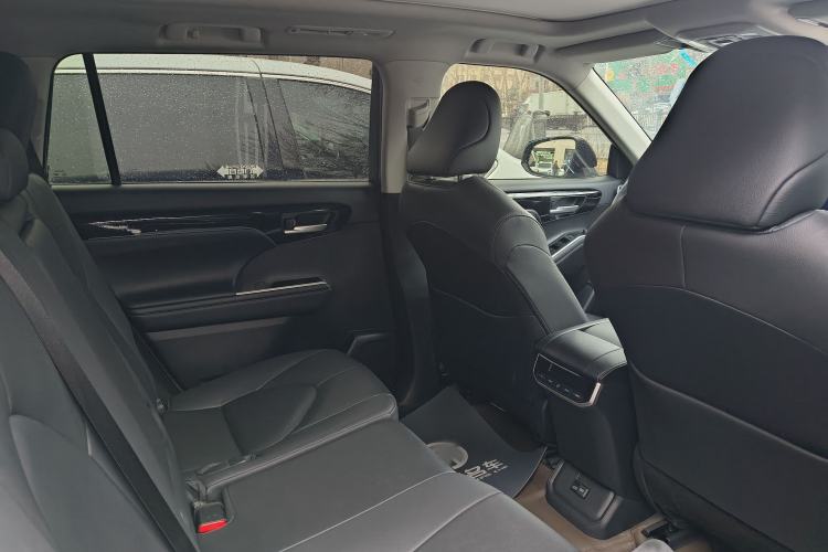 Used Toyota Highlander 2023 2.5L Smart Electric Hybrid Dual-Engine Four-Wheel Drive Prestige Version – 7 Seats Interior 11