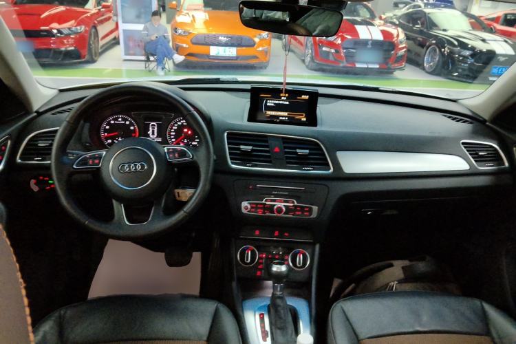 Used Audi Q3 2016 30 TFSI Fashion Model Center Console