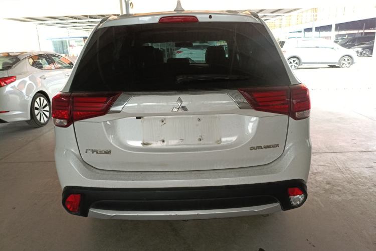 Used Mitsubishi Outlander 2018 2.0L Two-Wheel Drive Glory Edition 5 Seats