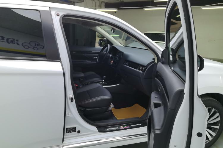 Used Mitsubishi Outlander 2021 Revised Version 2.0L Two-Wheel Drive Comfort Edition 5 Seats Right Front Seat