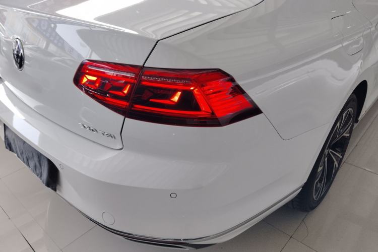 Used Volkswagen Magotan 2020 330TSI DSG Luxury Edition Right Rear Taillight