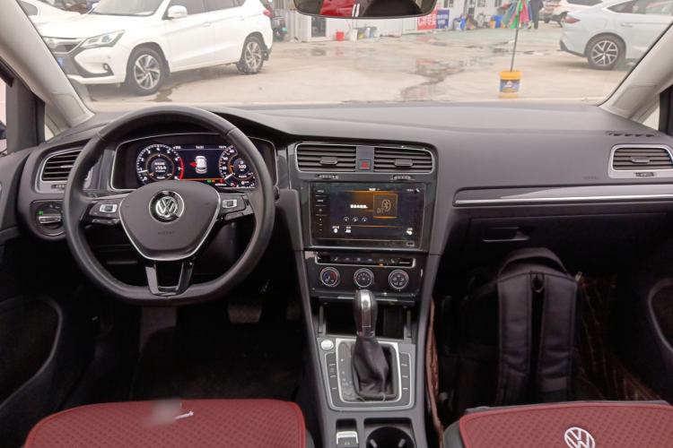 Used Volkswagen Golf 2020 Zhiai Edition 280TSI DSG Luxury Model Center Console