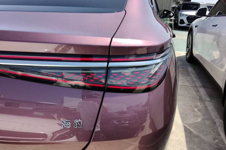 Used BYD Seal 2023 DM-i 1.5T 121km Prestige Model Exterior 3