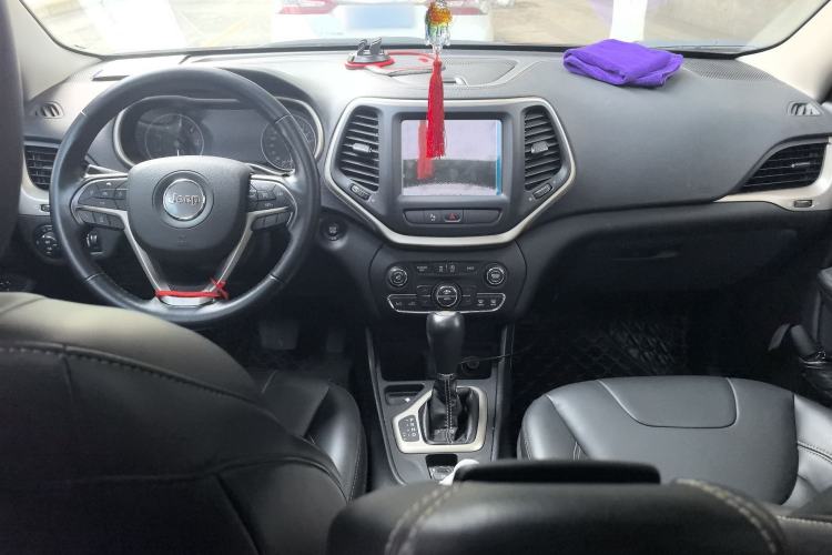 Used Jeep Cherokee 2016 2.4L Leading Edition Center Console