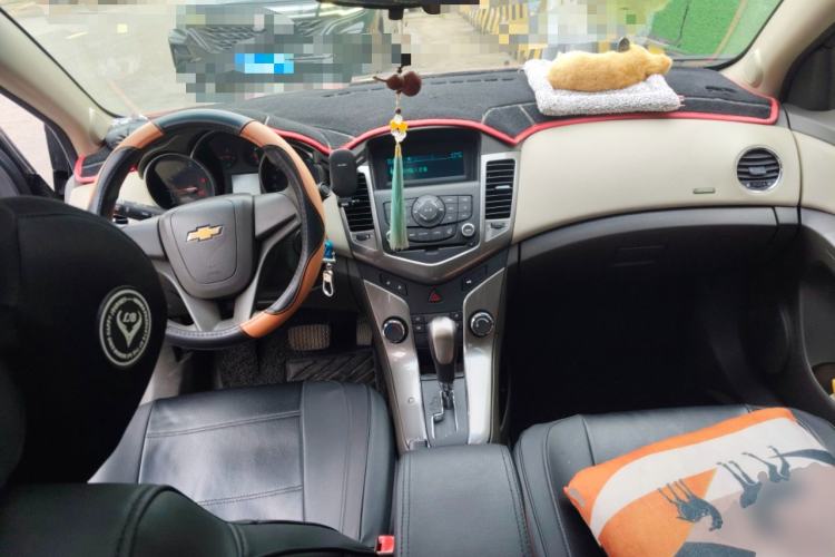 Used Chevrolet Cruze 2015 1.5L Classic SE AT Center Console