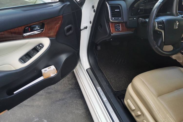 Used Toyota Crown 2015 2.0T Fashion Edition
