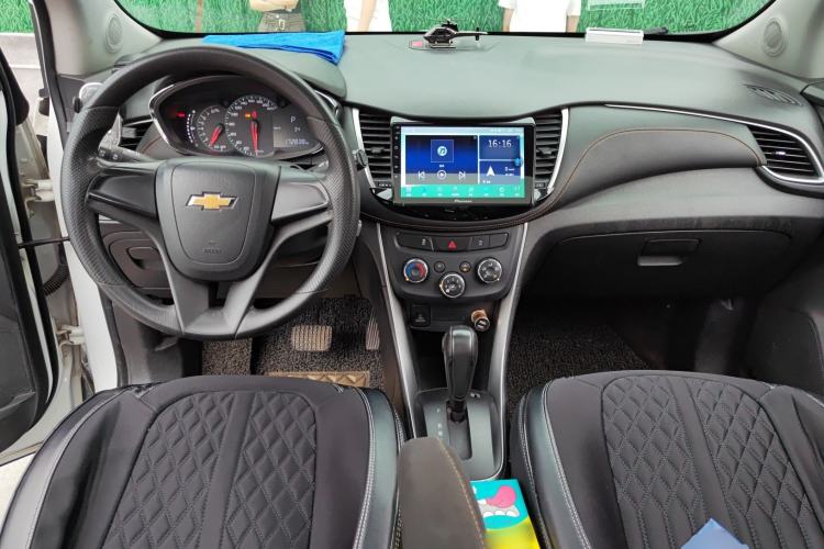 Used Chevrolet Trax 2017 1.4T Automatic Two-Wheel Drive Comfort Version Center Console