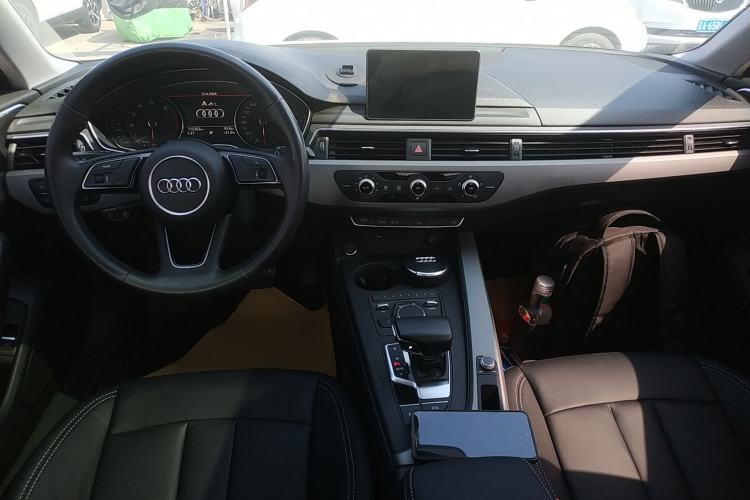 Used Audi A4L 2019 40 TFSI Ambition China VI Center Console