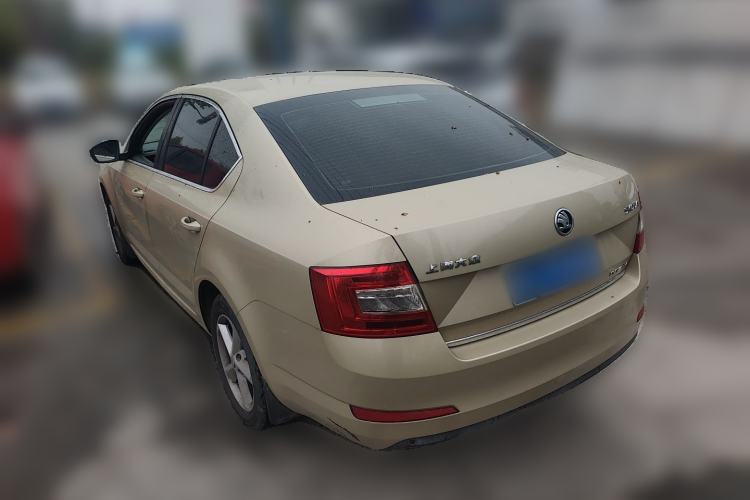 Used Skoda Octavia 2015 1.6L Manual Yijie Edition Rear Left 45 Deg