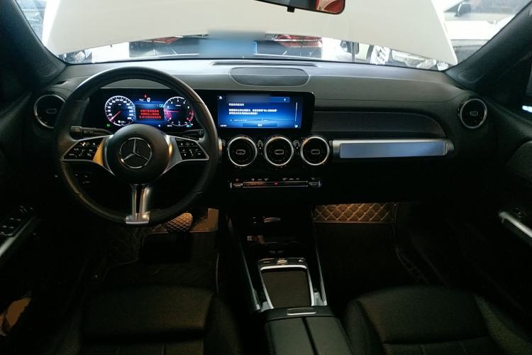 Used Mercedes-Benz GLB 2024 GLB 200 Dynamic Edition Center Console