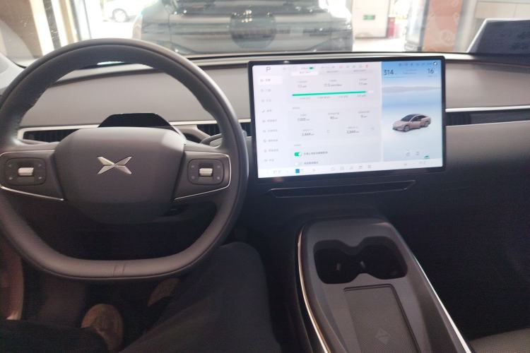 Used XPeng MONA M03 2025 600 with Ultra-Long Range Max Center Console