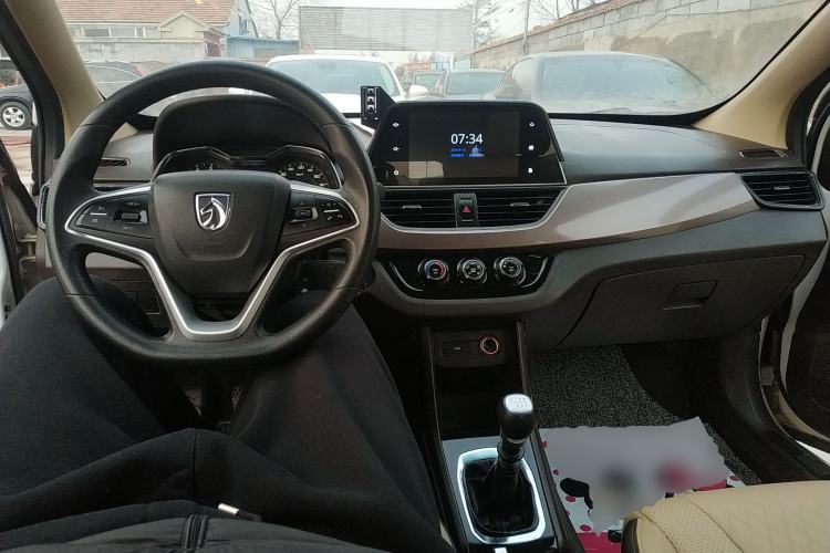Used Baojun 310W 2017 1.5L Manual Fashion Model China V
