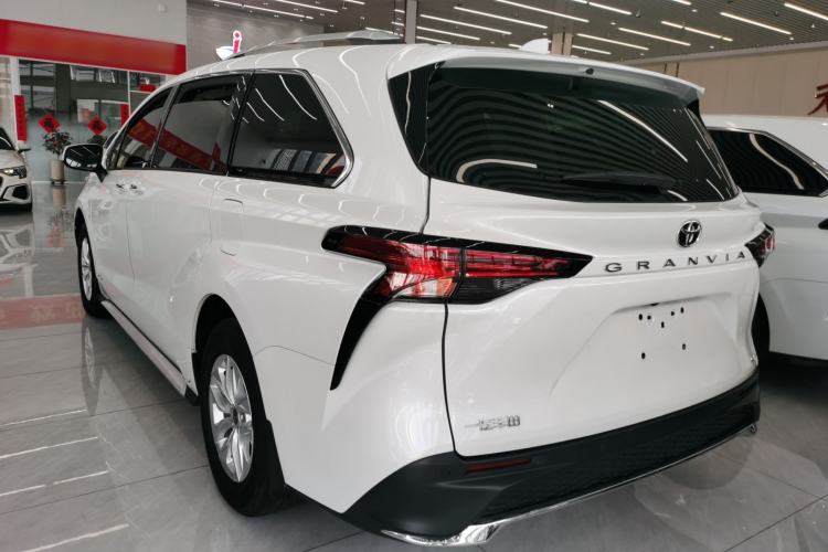 Used Toyota Granvia 2024 2.5L Hybrid Comfort Edition
