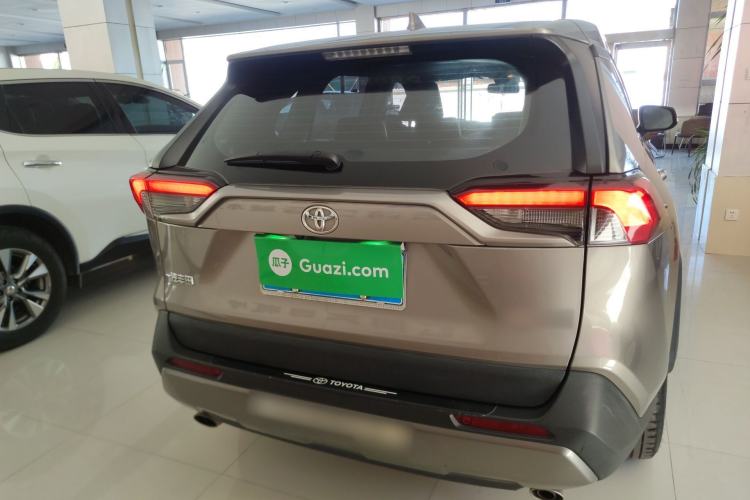 Used Toyota RAV4 2021 2.0L CVT Two-Wheel Drive Fashion PLUS Edition
