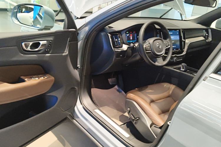 Used Volvo XC60 2023 B5 4x4 Smart Luxury Edition
