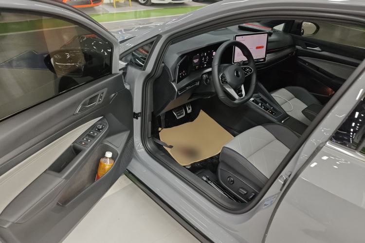 Used Volkswagen Golf 2025 300TSI R-Line Driver Seat