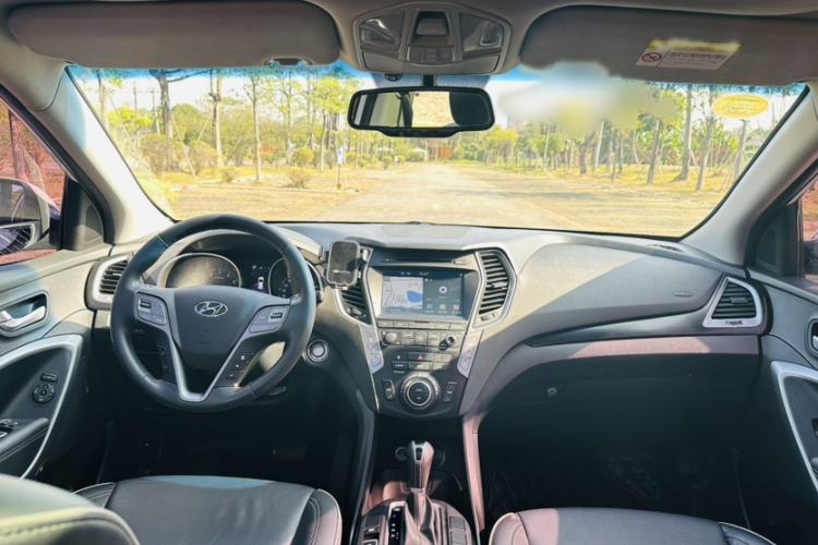 Used Hyundai Santa Fe 2017 2.0T Automatic Two-Wheel Drive Smart Version 7 Seats