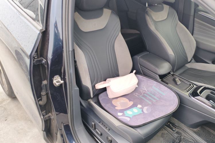 Used Volkswagen ID.4 CROZZ 2021 Long-Range Lite PRO Two-Wheel Drive Version Right Front Seat