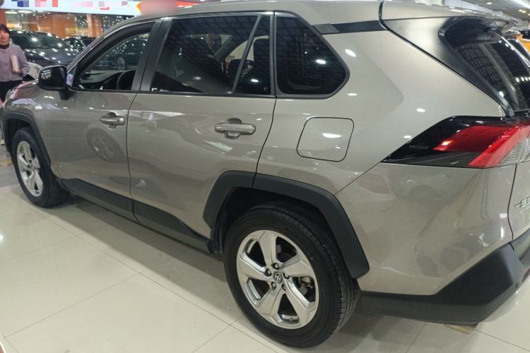 Used Toyota RAV4 2021 2.0L CVT Two-Wheel Drive Fashion Edition
