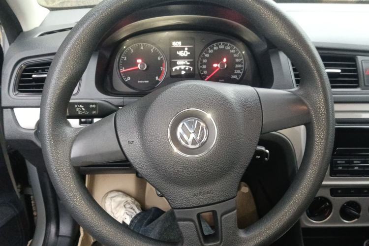 Used Volkswagen Lavida 2013 Revised Classic 1.6L Manual Fashion Edition Steering Wheel