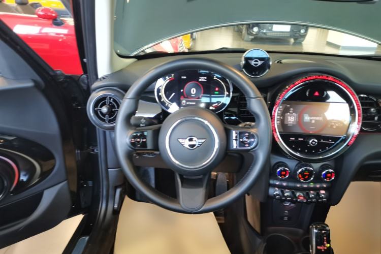 Used MINI MINI 2023 Updated 1.5T COOPER Artist Five-Door Edition
