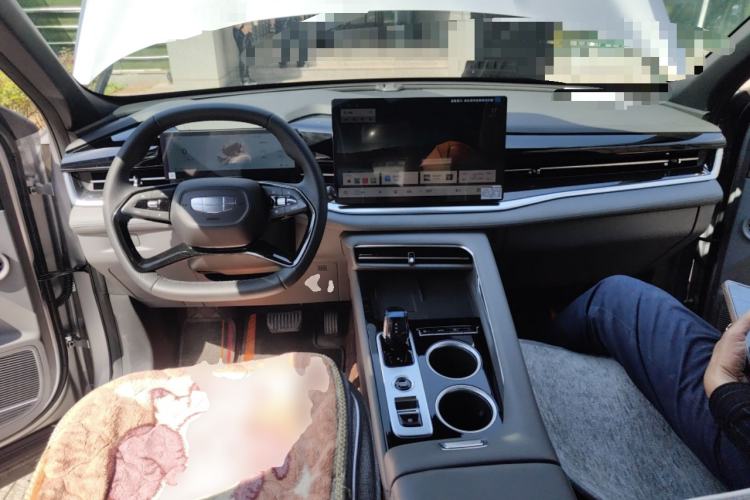 Used Geely Auto Emgrand X7 Sport 2026 Model 1.5TD Wonderful Center Console