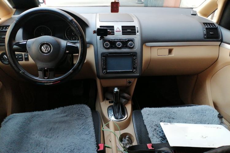 Used Volkswagen Touran 2011 1.4T DSG Zhiya Edition 5 Seats Center Console