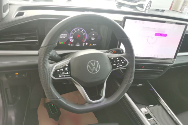 Used Volkswagen Passat 2025 Pro 380TSI Dragon Supreme Edition Steering Wheel
