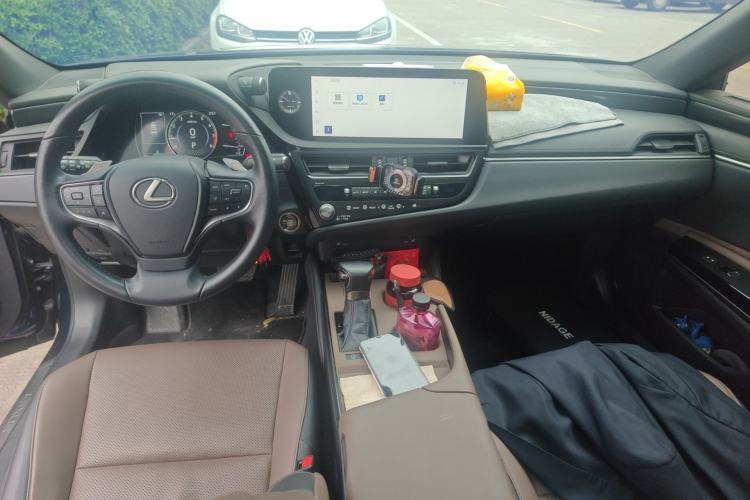 Used Lexus ES 2022 200 Excellence Edition Center Console