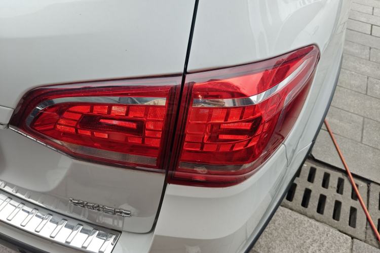 Used Haval H6 2015 Sport Edition 1.5T Automatic Two-Wheel Drive Luxury Model Right Rear Taillight