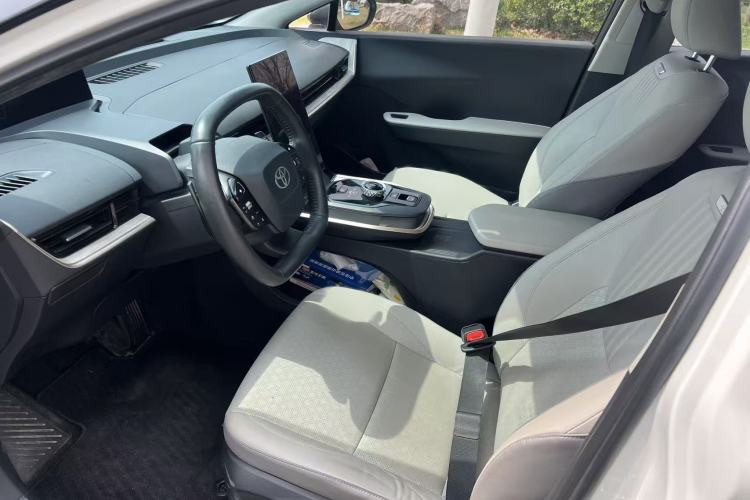 Used Toyota bZ3 2023 616 km Long-Range Premium Interior 2