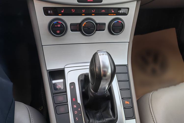 Used Volkswagen Magotan 2015 1.8TSI Luxury Model
