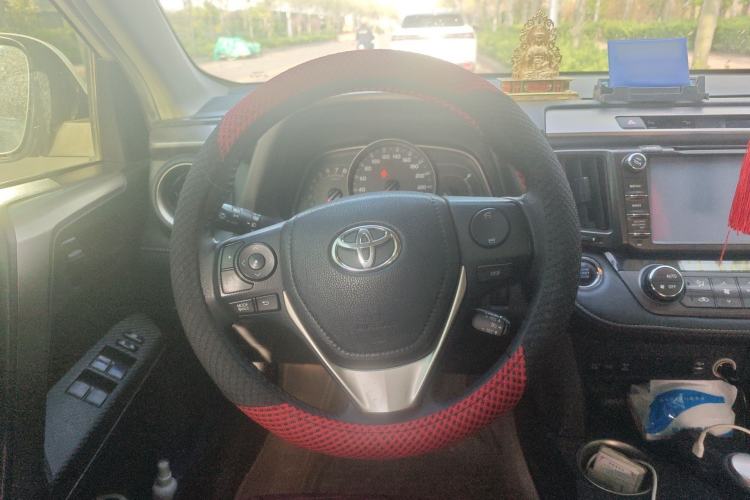 Used Toyota RAV4 2013 2.5L Automatic 4x4 Elite Edition Steering Wheel
