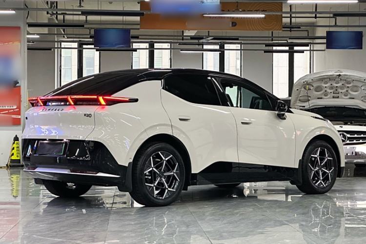 Used Lynk & Co Z20 2025 530 km Range Rear-Wheel Drive Pro
