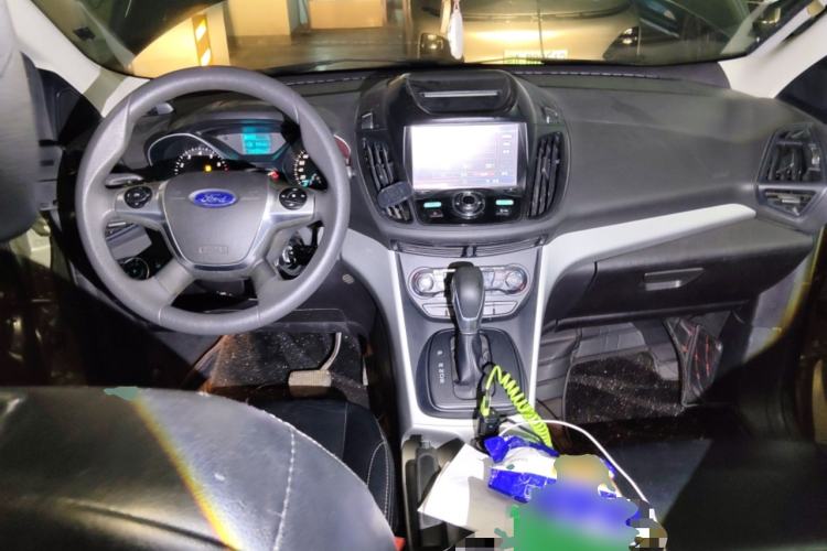 Used Ford Kuga 2015 1.5L GTDi Two-Wheel-Drive Comfort Model Center Console