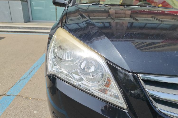 Used Hyundai Celesta 2010 1.6L MT GL Right Front Headlight